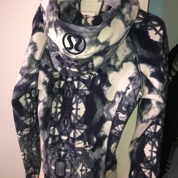 Limited edition Lululemon jacket - Picture 2 of 2